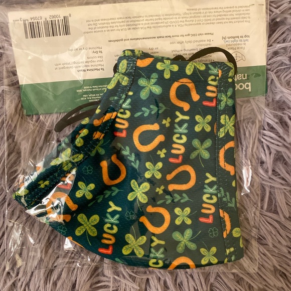 Pretty lucky NEW face mask - Picture 2 of 2